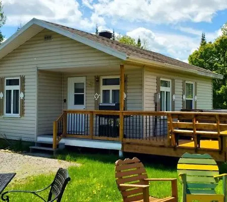 Les Refuges Des Monts Villa Saint-Tite-des-Caps Exterior photo