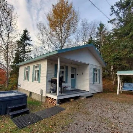 Les Refuges Des Monts Villa Saint-Tite-des-Caps Exterior photo