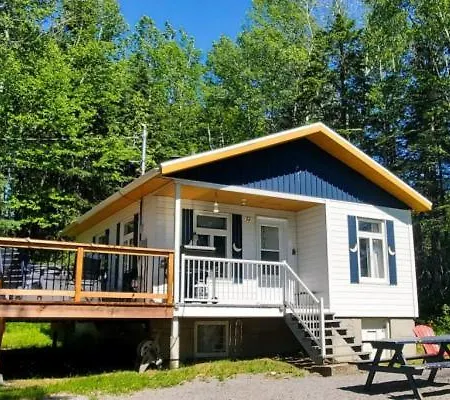 Les Refuges Des Monts Villa Saint-Tite-des-Caps Exterior photo