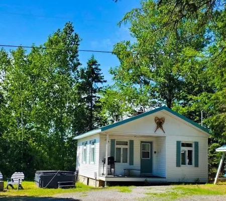 Les Refuges Des Monts Villa Saint-Tite-des-Caps Exterior photo