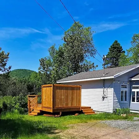 Les Refuges Des Monts Villa Saint-Tite-des-Caps Exterior photo