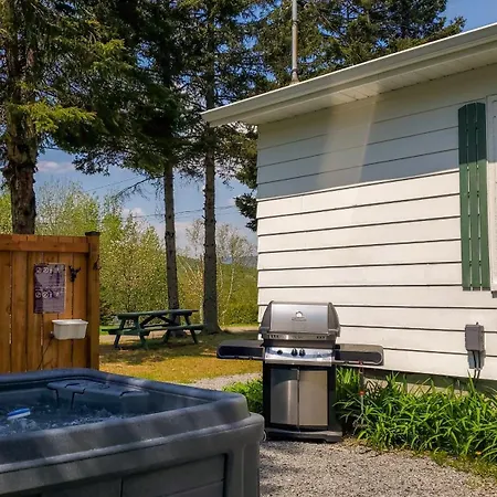 Les Refuges Des Monts Villa Saint-Tite-des-Caps Exterior photo
