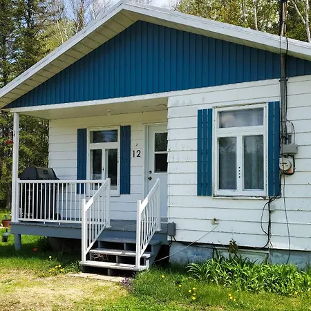 Les Refuges Des Monts Villa Saint-Tite-des-Caps Exterior photo