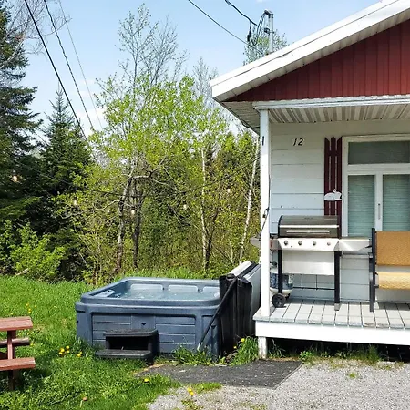 Les Refuges Des Monts Villa Saint-Tite-des-Caps Exterior photo