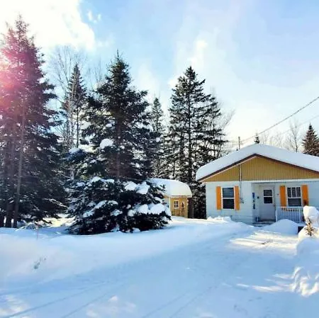 Les Refuges Des Monts Villa Saint-Tite-des-Caps Exterior photo
