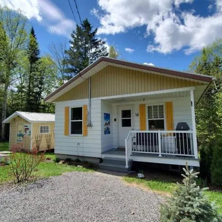 Les Refuges Des Monts Villa Saint-Tite-des-Caps Exterior photo